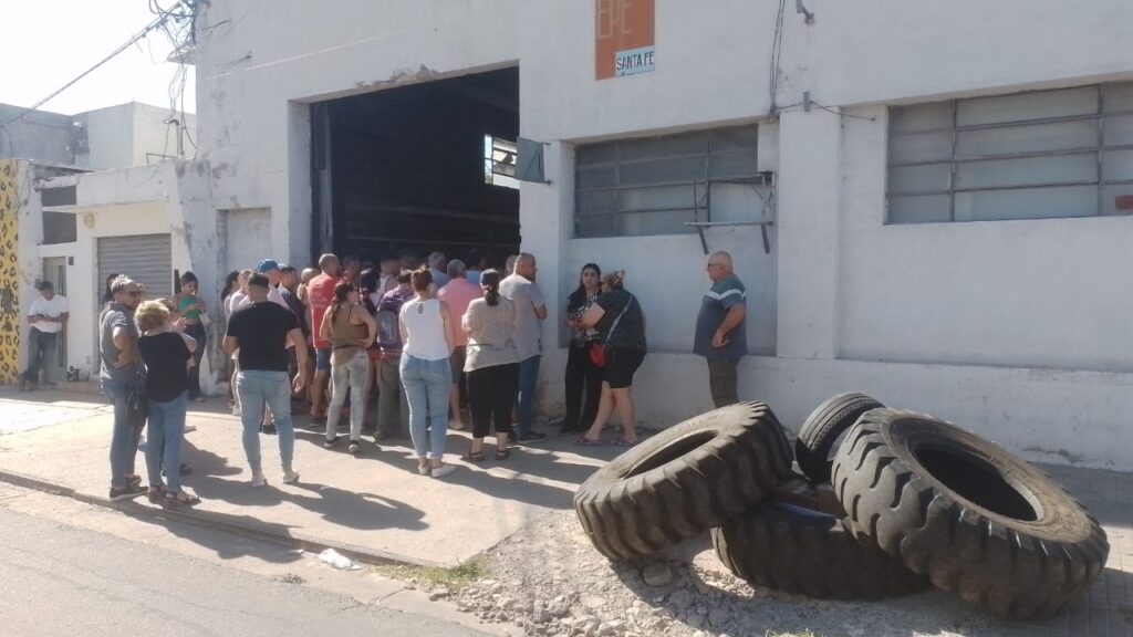 HARTOS DE LOS CORTES DE ENERGÍA: vecinos y comerciantes de Beltrán ...